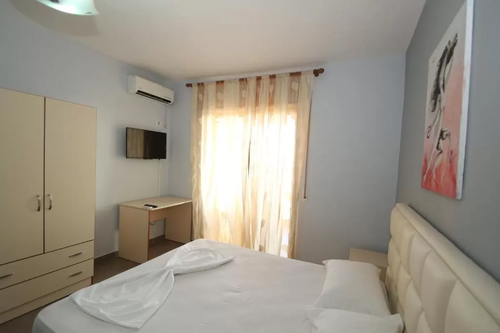 Classic triple room5.jpg